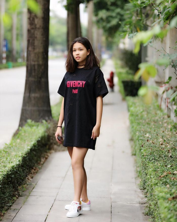 Công chúa lớn nhà Phượng Chanel: Mới 16 tuổi đã dát toàn hàng hiệu