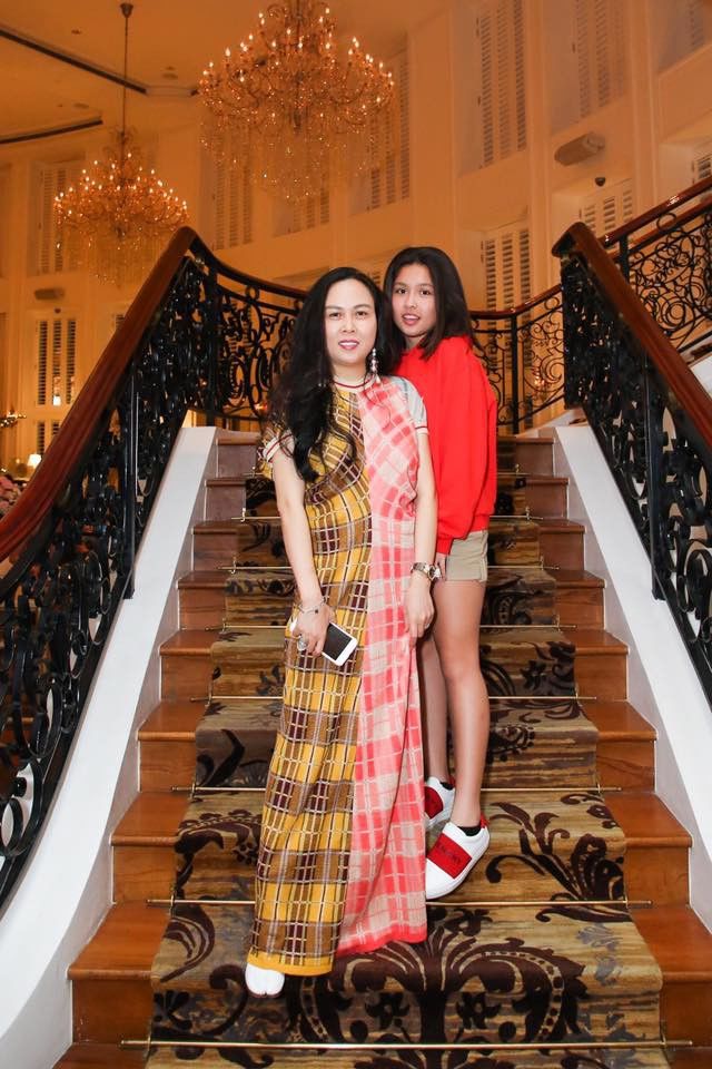 Công chúa lớn nhà Phượng Chanel: Mới 16 tuổi đã dát toàn hàng hiệu