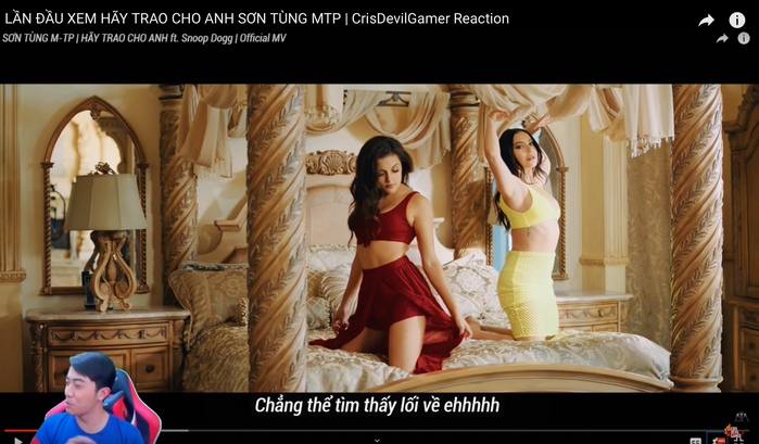 Cris Phan bị ném đá khi làm reaction MV Sơn Tùng M-TP