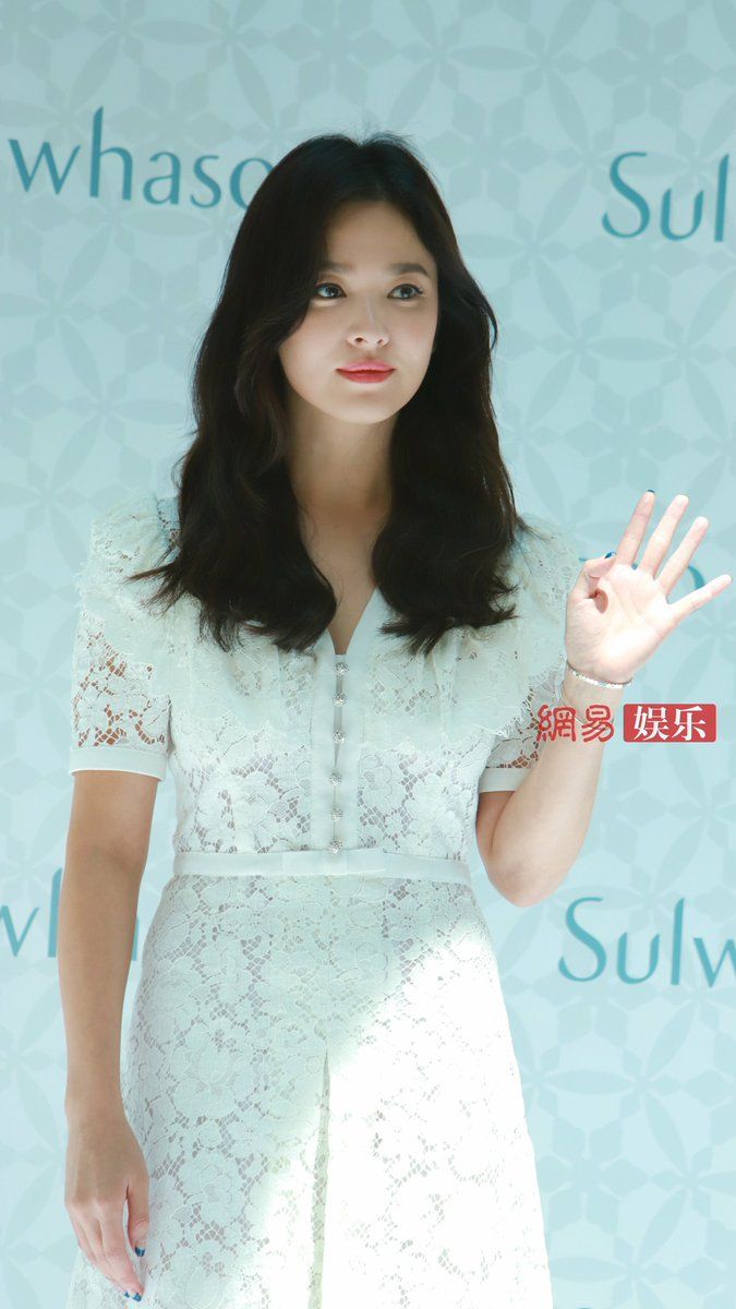 Song Hye Kyo xuất hiện sau ly hôn với gương mặt hốc hác