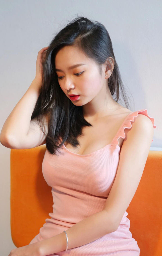 Dàn hot girl thế hệ sở hữu combo mặt xinh - ngực khủng