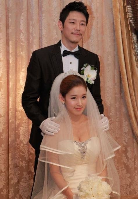 Dàn sao Hậu duệ mặt trời sau 3 năm: Người viên mãn hạnh phúc, cặp lôi