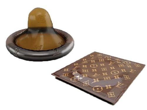Đẳng cấp như con nhà giàu: đũa cũng phải xài của Versace