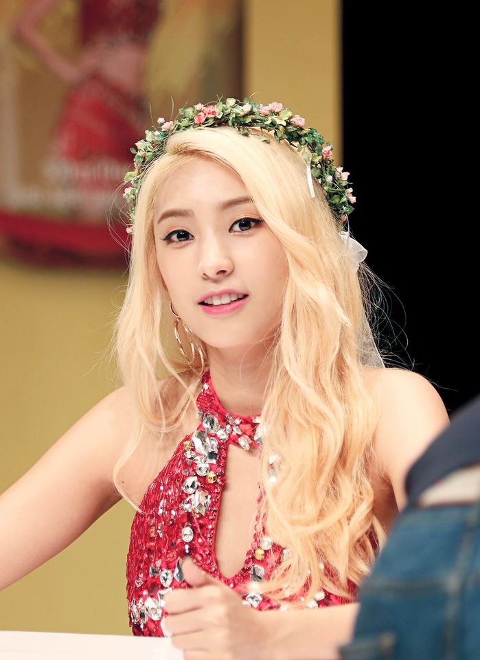 Điểm danh những idols Kpop là thánh hack tuổi