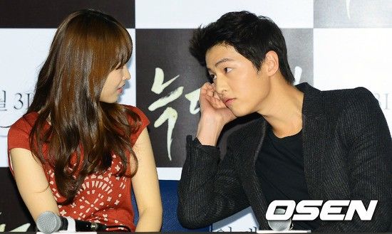 Đọ nhan sắc Song Hye Kyo và 4 mỹ nhân nóng bỏng vây quanh Joong Ki
