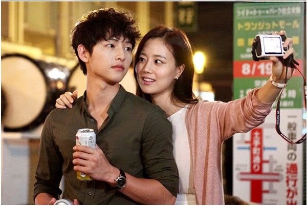 Đọ nhan sắc Song Hye Kyo và 4 mỹ nhân nóng bỏng vây quanh Joong Ki