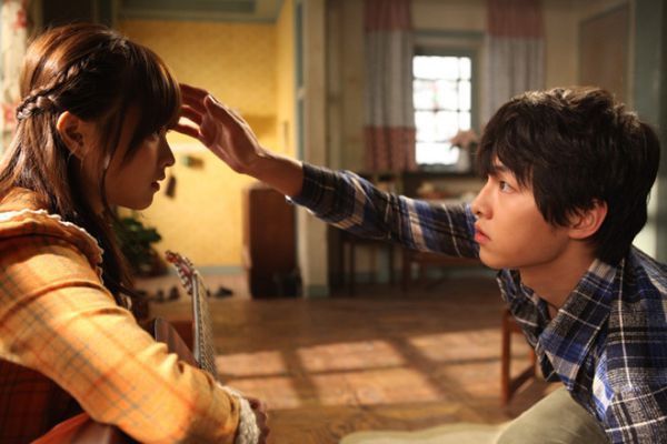 Đọ nhan sắc Song Hye Kyo và 4 mỹ nhân nóng bỏng vây quanh Joong Ki