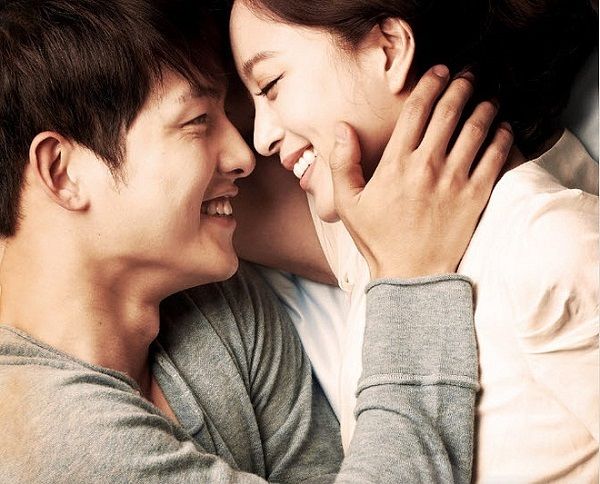 Đọ nhan sắc Song Hye Kyo và 4 mỹ nhân nóng bỏng vây quanh Joong Ki