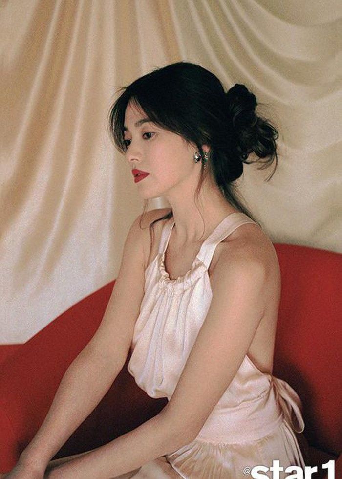 Đọ nhan sắc Song Hye Kyo và 4 mỹ nhân nóng bỏng vây quanh Joong Ki