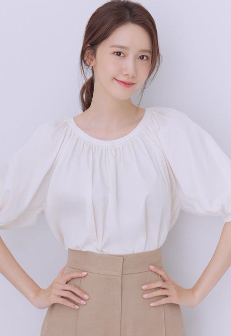Hình ảnh so sánh nhan sắc YoonA thời mới debut và hiện tại