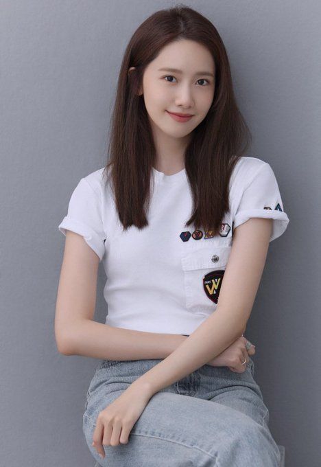 Hình ảnh so sánh nhan sắc YoonA thời mới debut và hiện tại