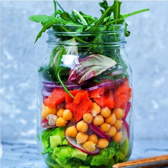 Đẹp mắt với các món salad đựng trong lọ thủy tinh