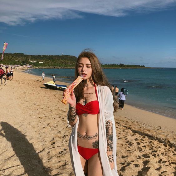 Giữ cho mái tóc luôn bền màu khi đi bơi: tưởng dễ mà khó