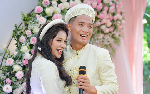 Gu chọn bạn gái của cầu thủ giống nhau đến không ngờ: Giỏi và xinh