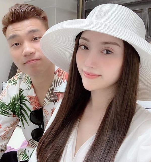 Gu chọn bạn gái của cầu thủ giống nhau đến không ngờ: Giỏi và xinh
