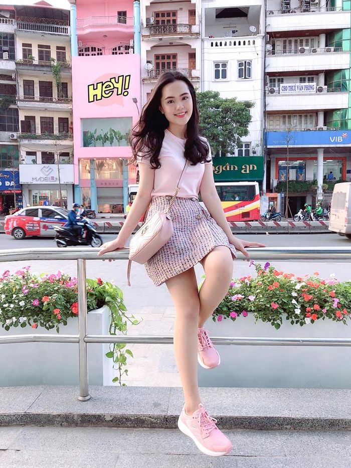 Gu chọn bạn gái của cầu thủ giống nhau đến không ngờ: Giỏi và xinh