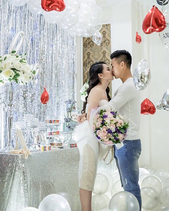 Gu chọn bạn gái của cầu thủ giống nhau đến không ngờ: Giỏi và xinh