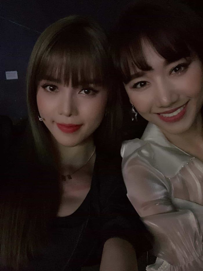 Hà Hồ lấp lửng sinh con cho Kim Lý, H'Hen Niê như bà thím vì kiểu tóc