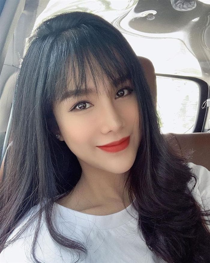 Hà Hồ lấp lửng sinh con cho Kim Lý, H'Hen Niê như bà thím vì kiểu tóc