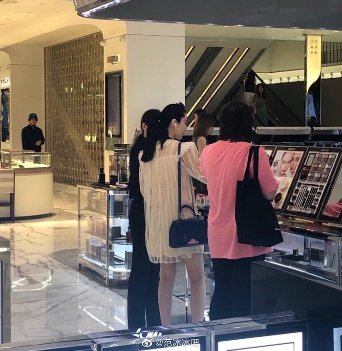 Hậu chia tay, Phạm Băng Băng tái xuất với nhẫn kim cương siêu to khác