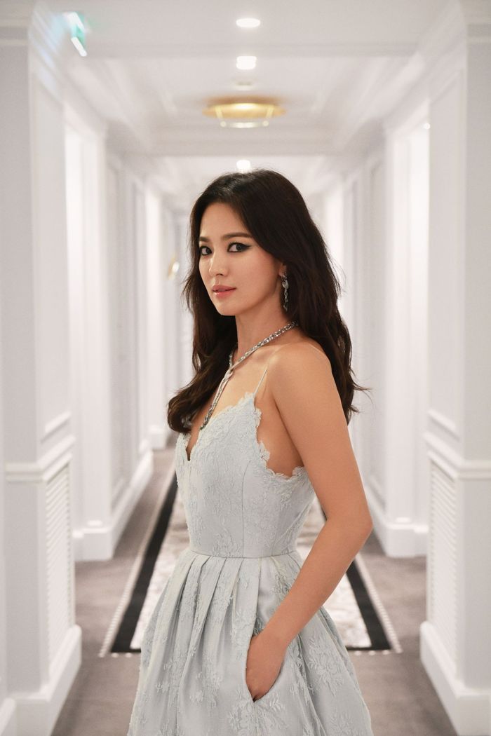 Hậu ly hôn, Song Hye Kyo đẹp ná thở trong loạt ảnh mới