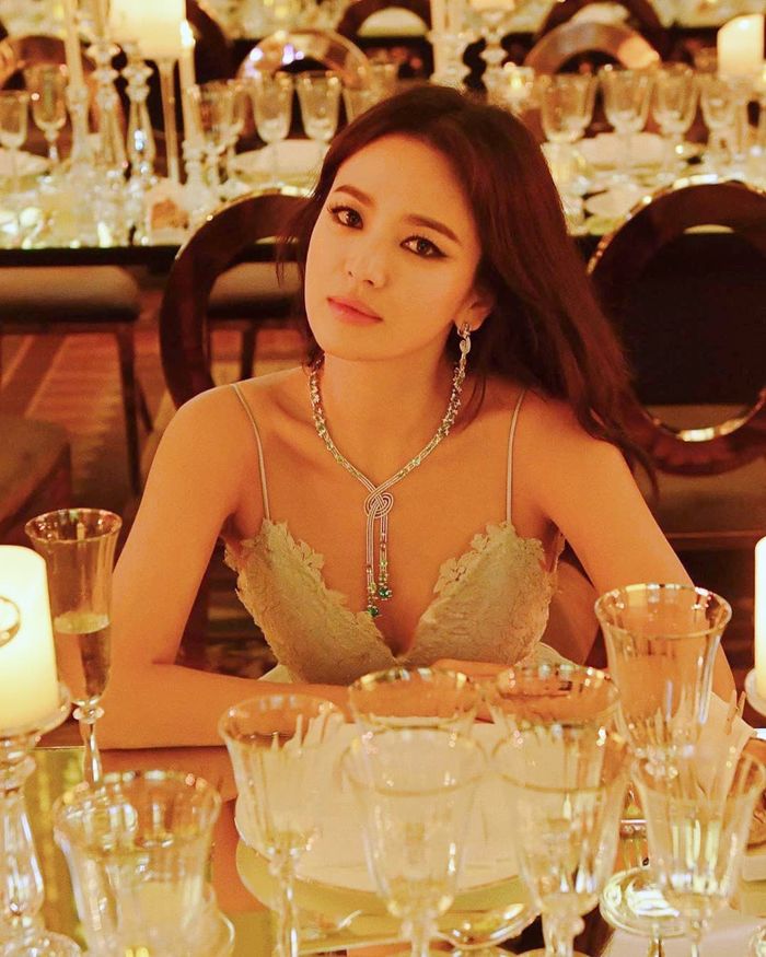 Hậu ly hôn, Song Hye Kyo đẹp ná thở trong loạt ảnh mới