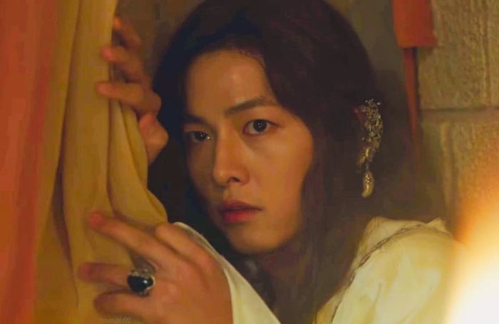 Hậu ly hôn, Song Joong Ki ngày càng xinh đẹp trong phim mới