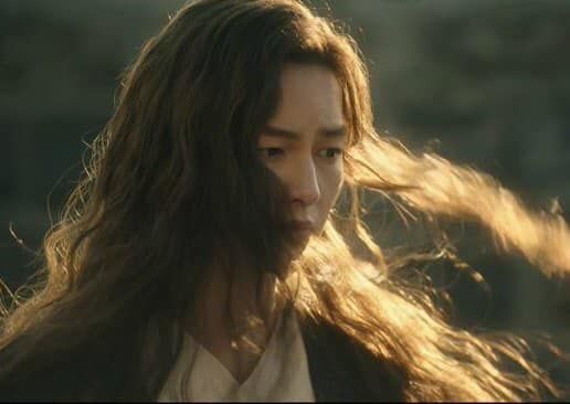 Hậu ly hôn, Song Joong Ki ngày càng xinh đẹp trong phim mới
