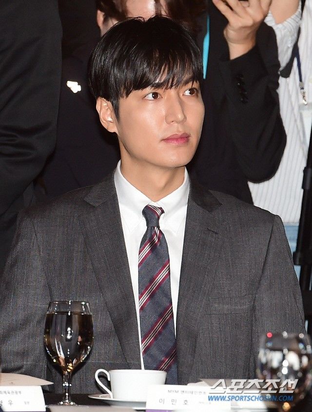 Hậu xuất ngũ, Lee Min Ho tái xuất dự sự kiện: Nhan sắc quả là cực phẩm