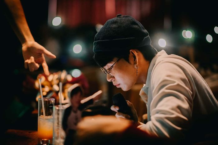 H'Hen Niê khác lạ với tóc đen, Lan Khuê lộ bụng