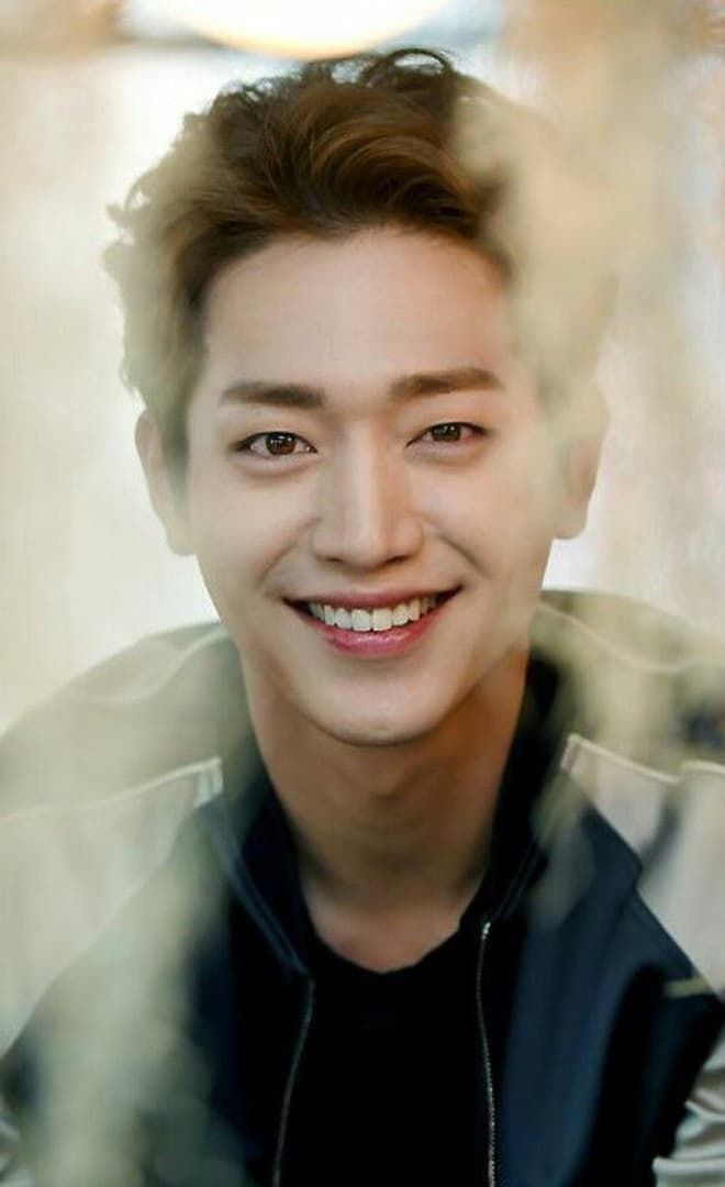 Hình mẫu dao kéo của đàn ông Hàn đứng đầu không phải Park Bo Gum
