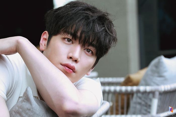 Hình mẫu dao kéo của đàn ông Hàn đứng đầu không phải Park Bo Gum