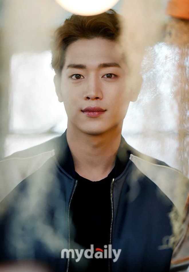 Hình mẫu dao kéo của đàn ông Hàn đứng đầu không phải Park Bo Gum