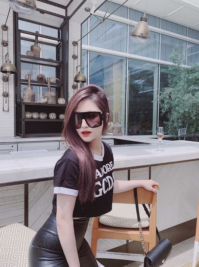 Hòa Minzy thanh lý túi hiệu, Hoài Lâm chuyển nghề lái xe kiếm sống