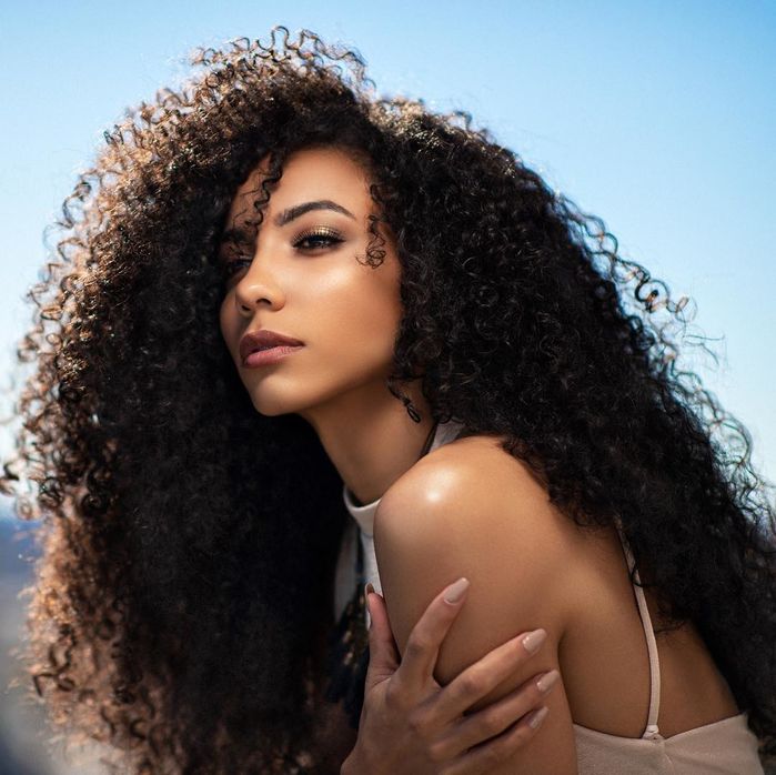 Hoàng Thùy được dự đoán lọt top 10 Miss Universe 2019