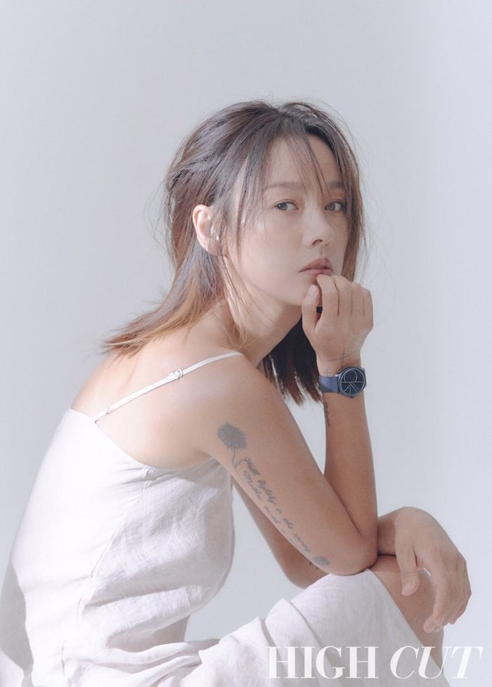 Học nữ hoàng gợi cảm Lee Hyori cách súc miệng bằng dầu để thải độc