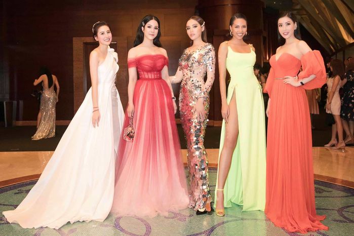 Hội bạn thân sang - xịn - mịn của Vbiz