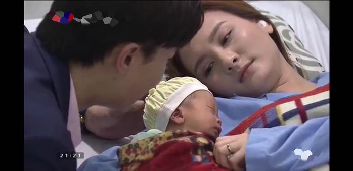 Hot như Về Nhà Đi Con: Nhà nhà canh Thư đi đẻ đến nghẽn cả mạng