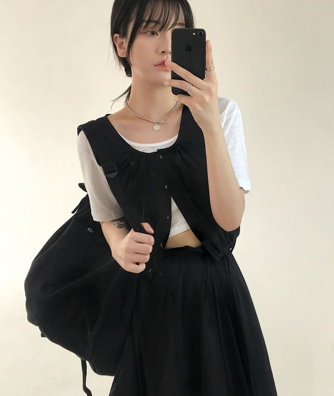 Khoe eo nửa kín nửa hở như Jennie, không chỉ đẹp mà còn ngầu và chất