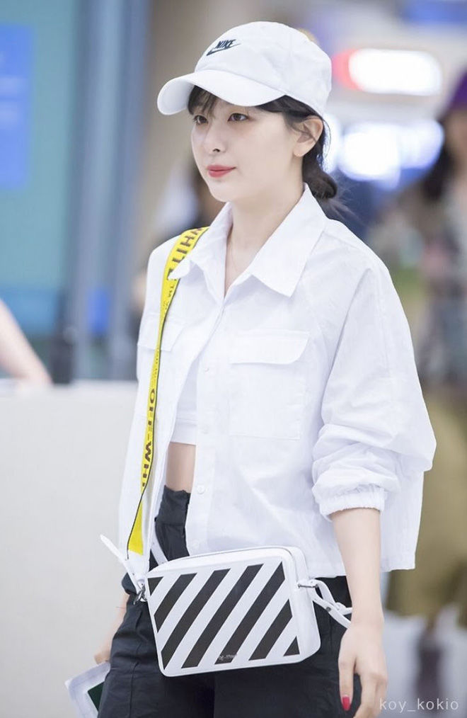 Khoe eo nửa kín nửa hở như Jennie, không chỉ đẹp mà còn ngầu và chất