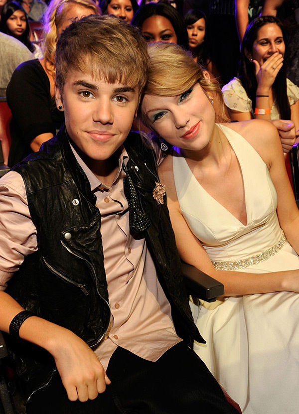 Taylor Swift, Justin Bieber bóc phốt nhau trên mạng xã hội
