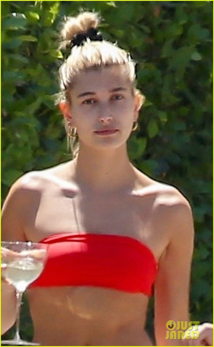 Justin Bieber và vợ lần đầu lộ diện sau liên hoàn phốt