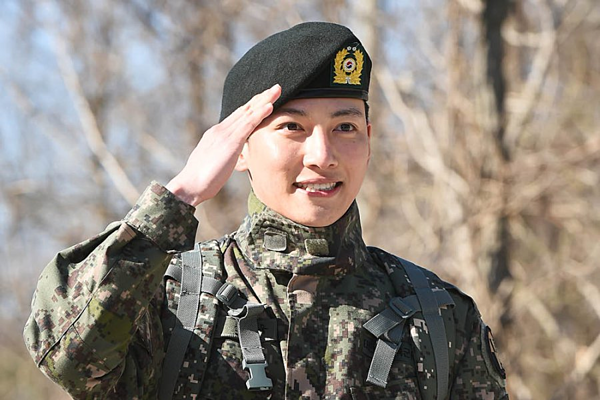 Kim Soo Hyun và loạt mỹ nam cực phẩm của showbiz Hàn xuất ngũ