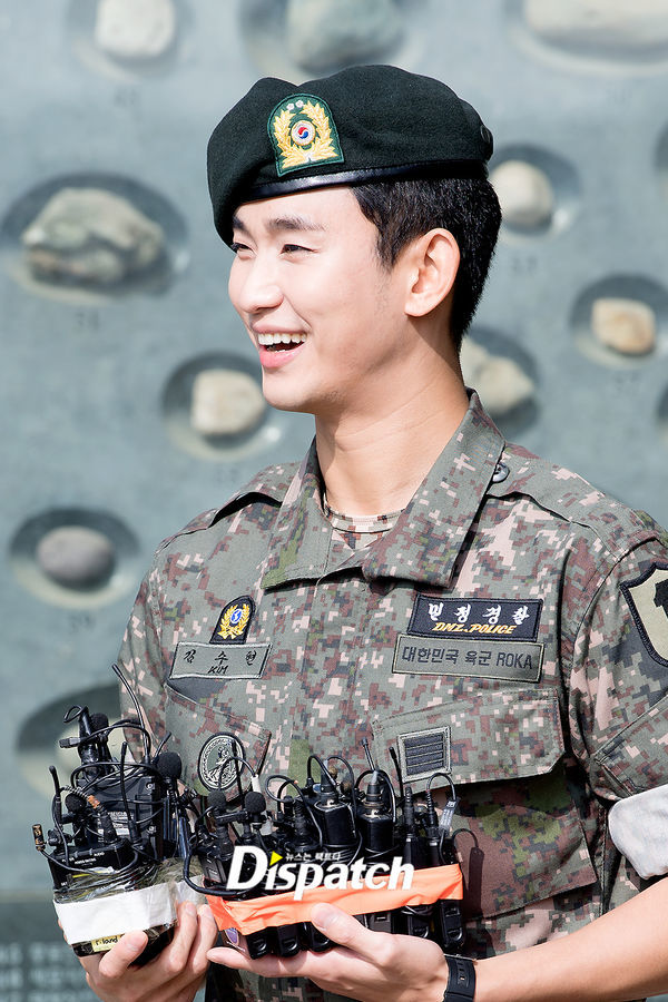 Kim Soo Hyun và loạt mỹ nam cực phẩm của showbiz Hàn xuất ngũ