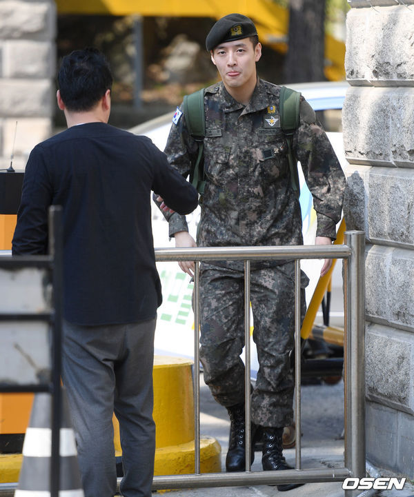 Kim Soo Hyun và loạt mỹ nam cực phẩm của showbiz Hàn xuất ngũ
