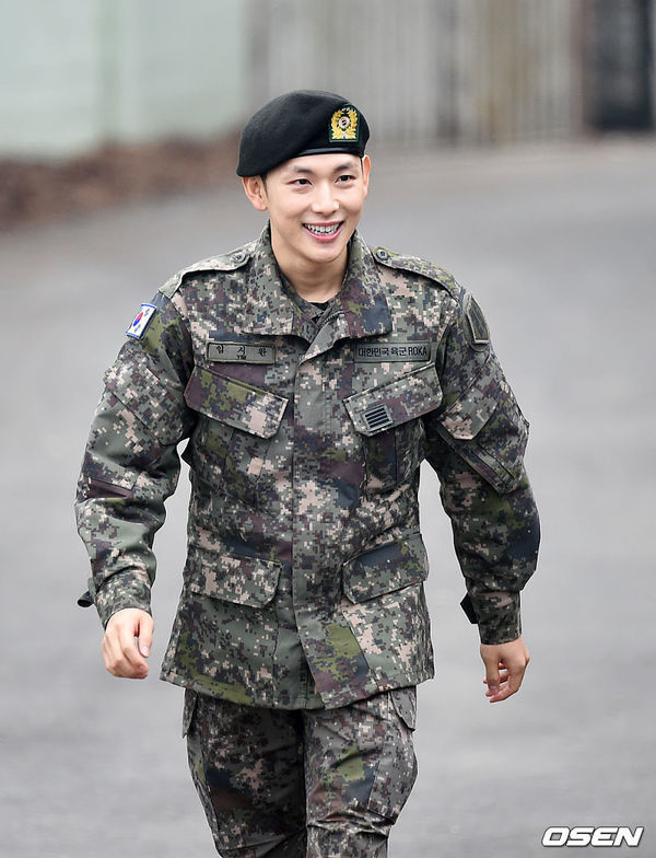 Kim Soo Hyun và loạt mỹ nam cực phẩm của showbiz Hàn xuất ngũ