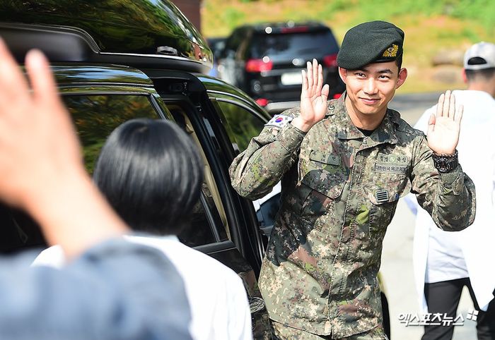 Kim Soo Hyun và loạt mỹ nam cực phẩm của showbiz Hàn xuất ngũ