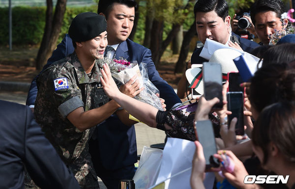 Kim Soo Hyun và loạt mỹ nam cực phẩm của showbiz Hàn xuất ngũ