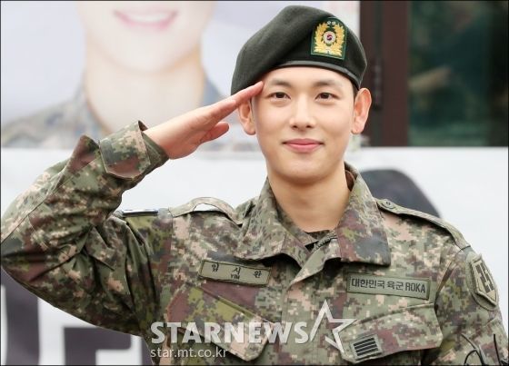 Kim Soo Hyun và loạt mỹ nam cực phẩm của showbiz Hàn xuất ngũ
