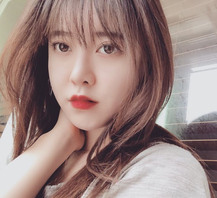 Vẻ ngoài không tuổi của vợ chồng Goo Hye Sun gây sốt